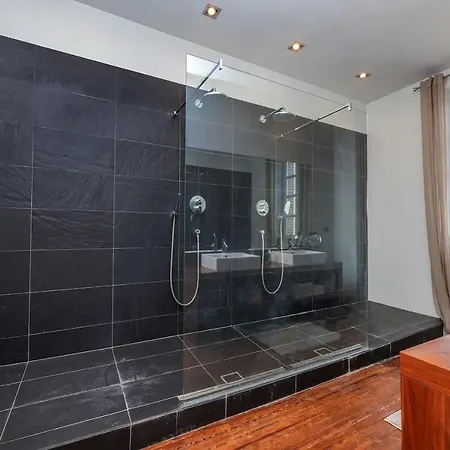 Vakantiehuis Maison De Charme - Piscine - Hypercentre - 300m2 *